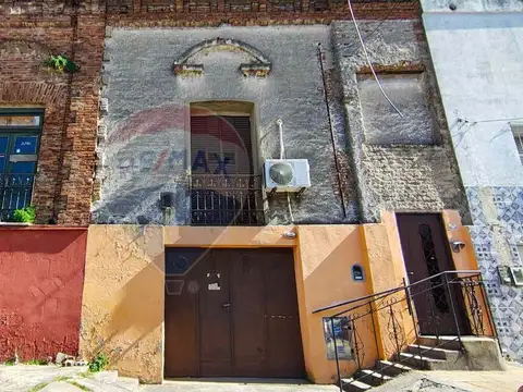 VENTA - CASA 3 AMB. A REFACCIONAR - CAMPANA CENTRO