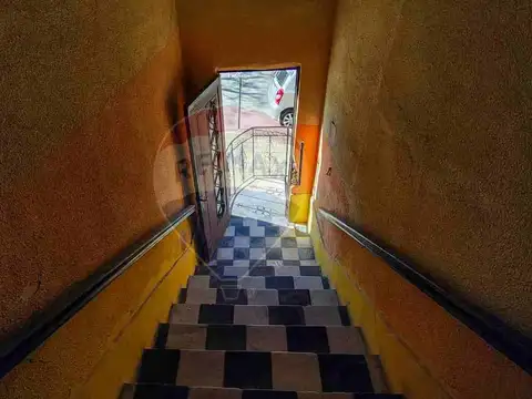 VENTA - CASA 3 AMB. A REFACCIONAR - CAMPANA CENTRO