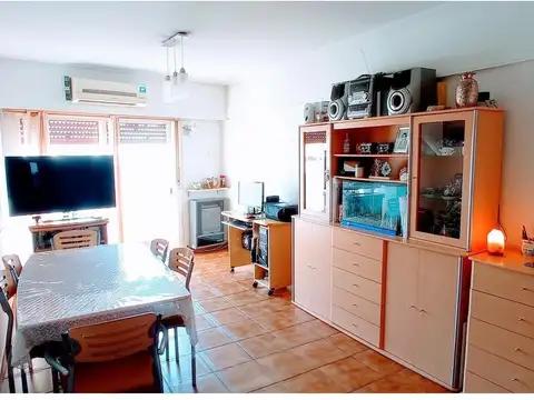 DEPTO TRES AMBIENTES CON BALCÓN Y COCHERA