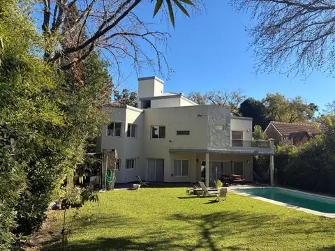 Casa en venta - 3 Dormitorios 4 Baños - Manuel Alberti