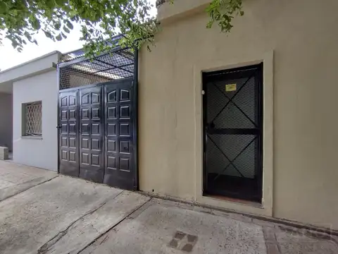 AUR. Venta. Casa 2 Dorm. con Quincho y Parrilla. Martin Coronado. Tres de Febrero