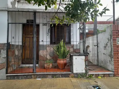 Casa con lote propio en venta Caseros
