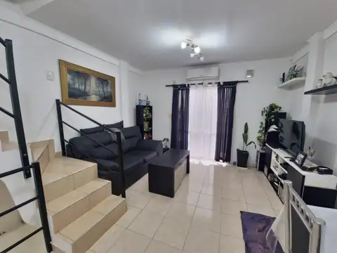 Depto Tipo Casa 3 ambientes con 2 baños