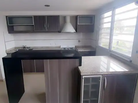 Depto Tipo Casa en Venta 8 años