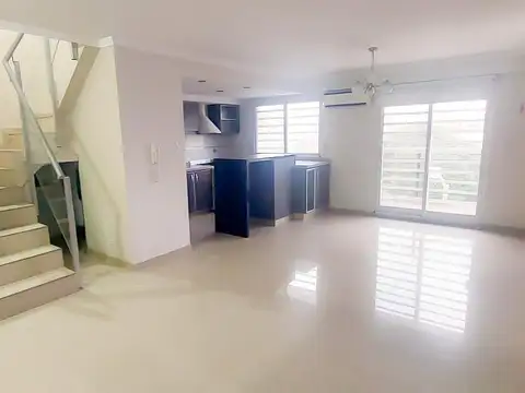 Depto Tipo Casa en Venta en Villa Lynch, USD 89.900