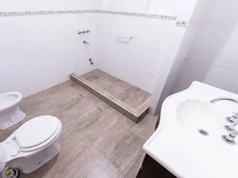 CASA QUINTA 3 DORM 3 BAÑOS 1600 M2 PILETA/QUINCHO