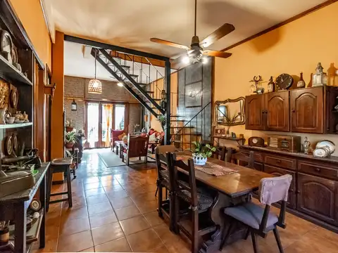 VENTA CASA 6 AMB. CON JARDÍN/COCH.SAN ANDRES