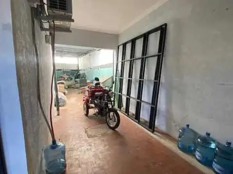 Casa en venta - 3 Dormitorios 2 Baños - 200Mts2 - Berisso