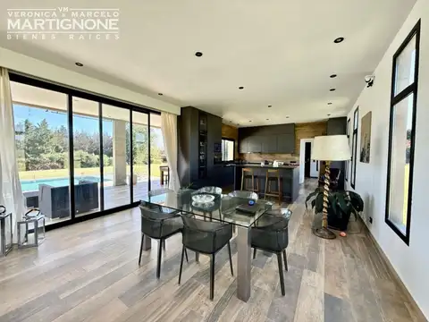 Casa 5 ambientes con 4 baños