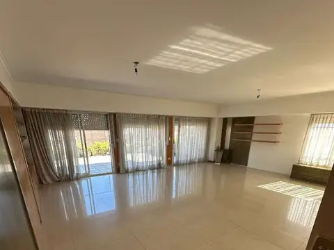 MORON CENTRO- PISO 180 MT2 CUBIERTOS+BALCON ATERRAZADO PROPIO 40 MT2-5AMB+ 5BAÑOS+ 2 COCHERAS PROPIA