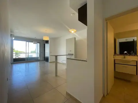 Muy buen monoambiente con balcón, al frente