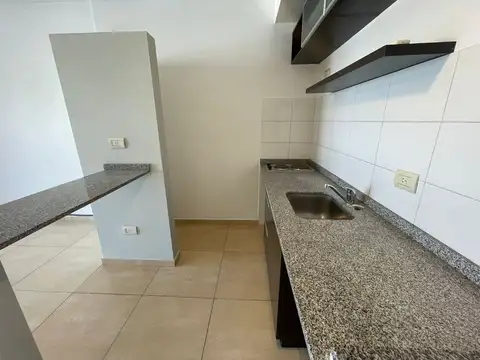 Muy buen monoambiente con balcón, al frente