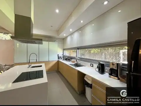 Casa 4 ambientes con 4 baños