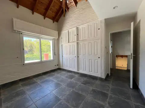 Casa en Alquiler con 1 cochera