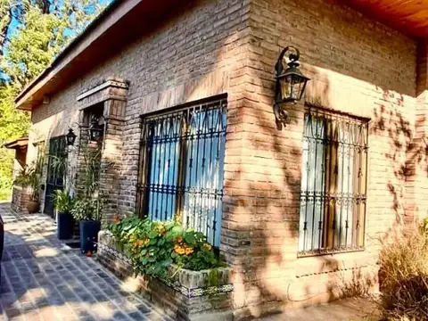 Casa 5 ambientes con 2 baños