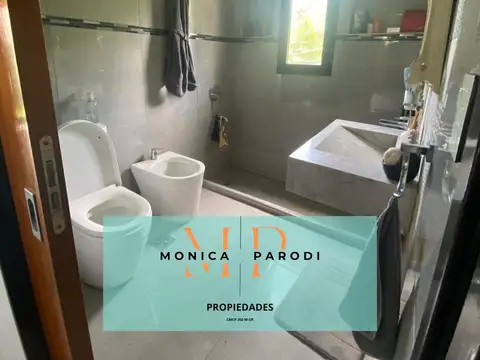 Casa en Venta con 4 cocheras