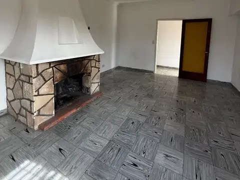 Casa 6 ambientes con 1 baño