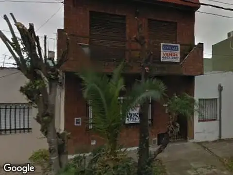 EN VENTA CASA EN EL PALOMAR TIPO TRIPLEX CON 3 DORMITORIOS, TOMA DEPTO EN PARTE DE PAGO - FICHA 8046