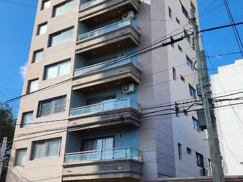 EXCELENTE DEPARTAMENTO 2 AMBIENTES CON BALCON Y COCHERA CUBIERTA PROPIA Y FIJA, CON AMENITIES  
