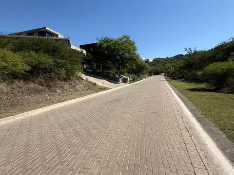 LOTE  EN LA DESEADA  / FINANCIO RECIBO VEHICULO