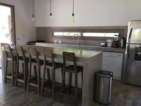 Casa 5 ambientes con 3 baños