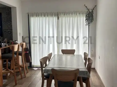 Casa en Venta con 4 cocheras