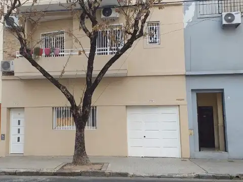 PH CON PATIO CUB. Y TERRAZA DE 9X5, M/BUENO, SIN EXPENSAS