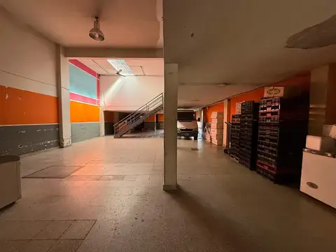 LOCAL CON GALPÓN EN ALQUILER EN R. CALZADA