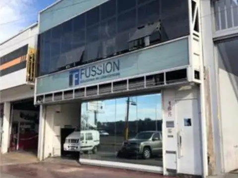 VENTA SALON COMERCIAL EN NUDO VIAL. MENDOZA