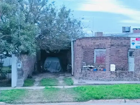 VENTA DE CASA SOBRE RUTA 10 - SARMIENTO