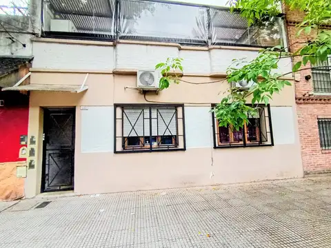Ph 2 Amb. C/Patio. SIN EXPENSAS  1º P. x esc. C/Frente.