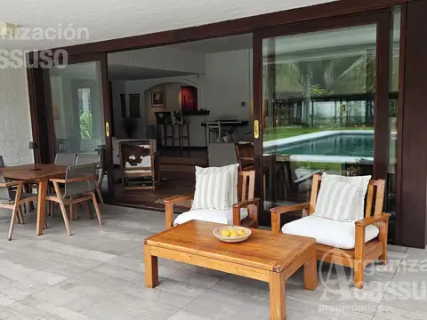 Casa 10 ambientes con 6 baños