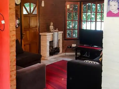 Casa 4 ambientes con 2 baños