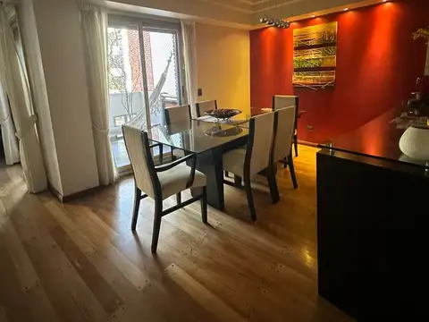 Alquiler Temporario en Caballito. Piso de Categoría. Con 2 cocheras. Hasta 8 huéspedes