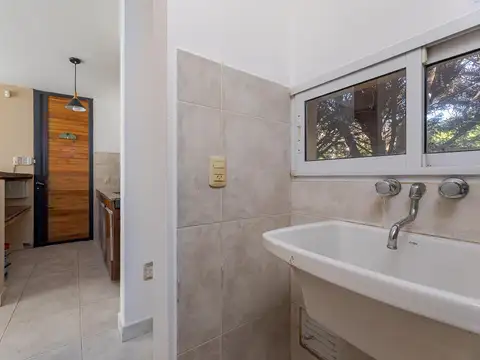 VENTA CASA 2 DORMITORIOS CON GRAN PARQUE Y PILETA EN FUNES