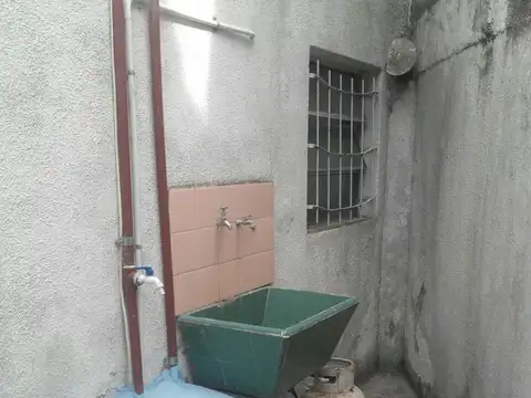 Casa 3 ambientes con 1 baño