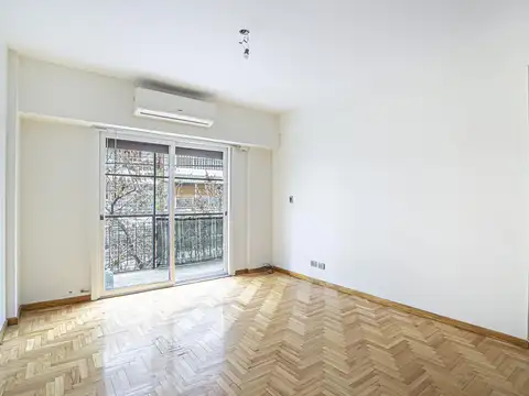 Reciclado! Superluminoso y a una cuadra de Av. Rivadavia y Subte!