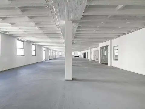 Oficina en Alquiler con 1 cochera