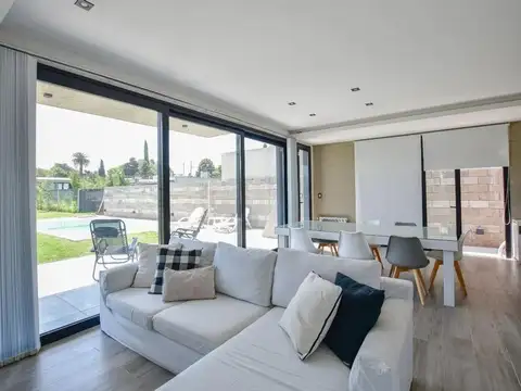 Casa 4 ambientes con 2 baños