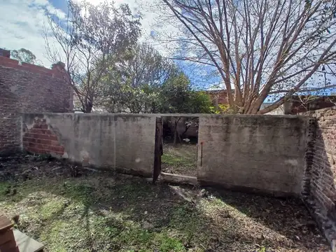 Local con casa en Wilde