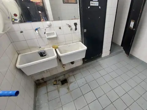 GALPON DEPOSITO ENTRADA DE VEHICULOS ZONA INDUSTRIAL