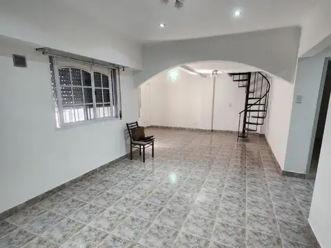 Depto Tipo Casa en Alquiler con 1 cocheras
