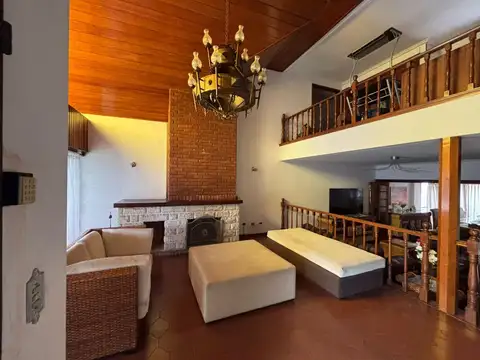 Venta Casa 6 ambientes en Banfield