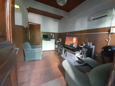 VENTA CASA DOS DORMITORIOS Y COCHERA.