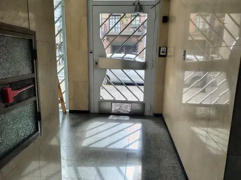 Paraguay 4700, Piso 8