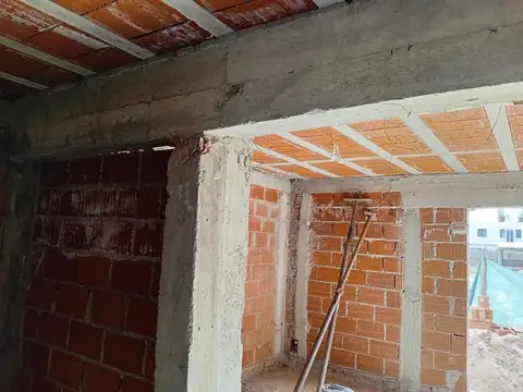 Casa 4 ambientes con 2 baños