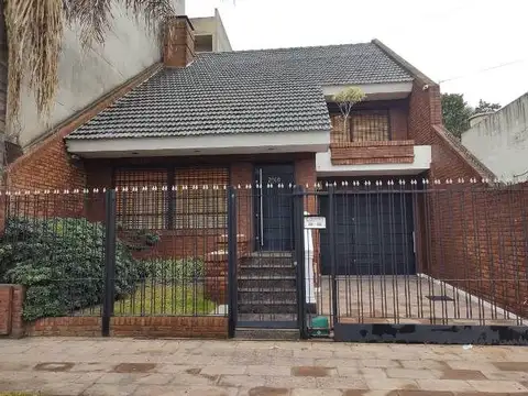 Excelente chalet 4 amb-piscina- quincho, sala de proyección