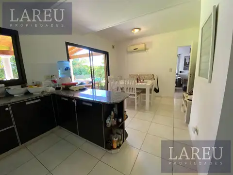 Casa 7 ambientes con 2 baños