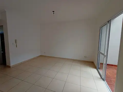 Departamento tipo casa en venta en Villa Madero