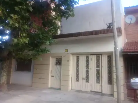 Galpón 60 m2  con vivienda 2 ambientes